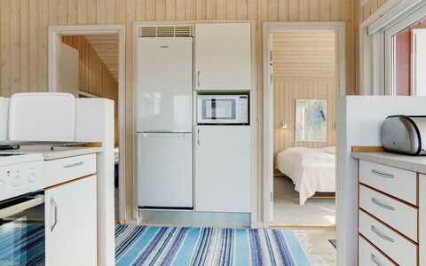 Iacobus - 400M from the Sea: Madera, Piso, Suelo, Diseño De Interiores, Cocina, Techo, Electrodoméstico, Habitación, Suelos De Madera, Aparato De Cocina