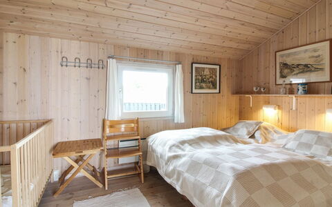 Fanija - 200M from the Sea: Habitación, Cama, Madera, Mueble, Sábana, Lecho, Diseño De Interiores, Techo, Casa, Suelo