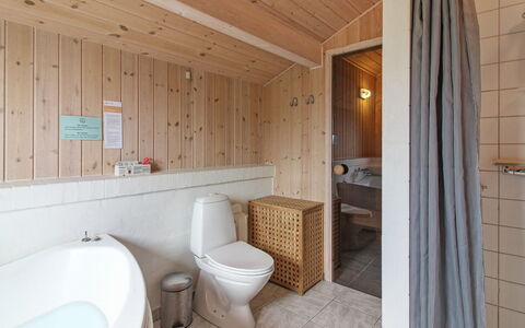 Fanija - 200M from the Sea: Piso, Suelo, Arreglo De Tubería, Baño, Diseño De Interiores, Madera, Lavabo, Techo, Grifo, Lavabo Del Baño