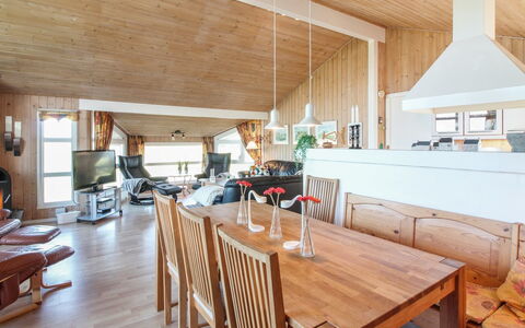 Diderik - 300M from the Sea: Madera, Techo, Arquitectura, Casa, Casa, Cabaña, Vía Muerta, Madera Dura, Pendiente, Inmuebles