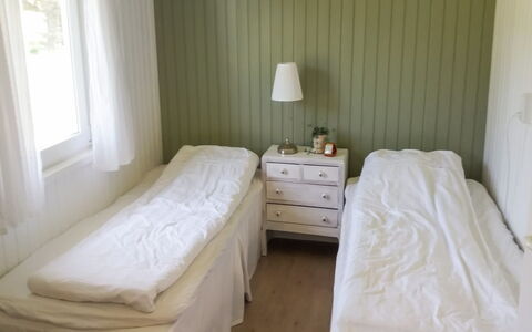 Gerlef - 382M from the Sea: Madera, Mueble, Suelo, Piso, Habitación, Diseño De Interiores, Cama, Sábana, Lecho, Marco De La Cama