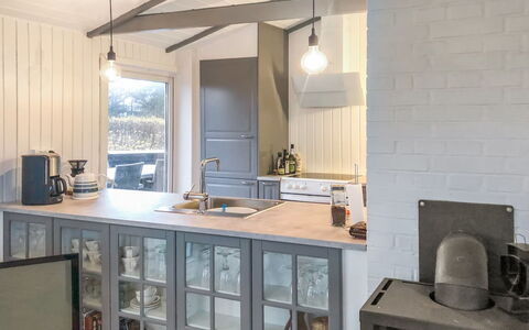 Gerlef - 382M from the Sea: Cocina, Diseño De Interiores, Aparato De Cocina, Mostrador, Mueble, Piso, Techo, Gabinetes, Habitación, Lámpara