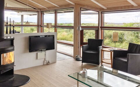 Sigvalda - 250M from the Sea: Madera, Diseño De Interiores, Techo, Piso, Suelo, Mueble, Habitación, Silla, Sala, Madera Dura