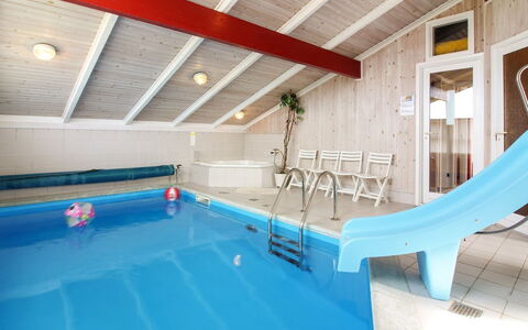 Skrallan - 400M from the Sea: Piscina, Recurso, Hotel, Eco Hotel, Centro De Ocio