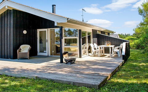Tia - 900M from the Sea: Madera, Techo, Arquitectura, Casa, Casa, Cabaña, Vía Muerta, Madera Dura, Pendiente, Inmuebles