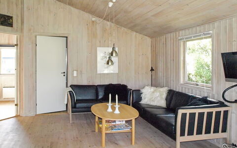 Tia - 900M from the Sea: Madera, Techo, Arquitectura, Casa, Casa, Cabaña, Vía Muerta, Madera Dura, Pendiente, Inmuebles