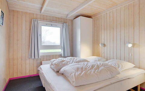 Hava - 450M from the Sea: Habitación, Madera, Cama, Sábana, Lecho, Diseño De Interiores, Casa, Marco De La Cama, Techo, Habitación