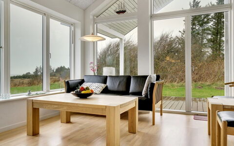 Swarthofthi - 1.5Km from the Sea: Mueble, Piso, Diseño De Interiores, Suelo, Madera, Suelos De Madera, Techo, Sala, Sofá, Mesa