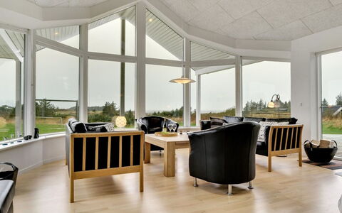 Swarthofthi - 1.5Km from the Sea: Diseño De Interiores, Techo, Madera, Piso, Suelo, Mueble, Silla, Sala, Casa, Habitación