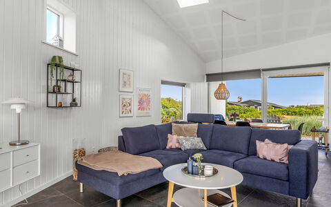 Vilda - 416M from the Sea: Madera, Mueble, Sofá, Diseño De Interiores, Piso, Sala, Suelo, Casa, Techo