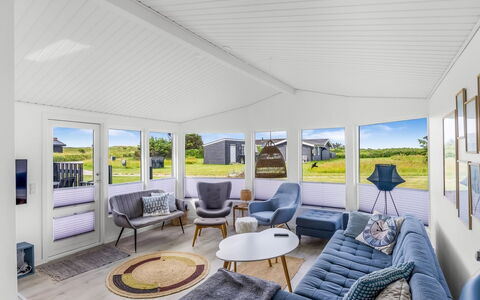 Albert - 340M from the Sea: Casa, Techo, Cabaña, Sombra, Diseño, La Luz Del Día, Sala, Sofá, Villa