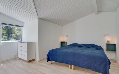 Albert - 340M from the Sea: Techo, Diseño De Interiores, Madera, Piso, Suelo, Habitación, Habitación, Suelos De Madera, Cama, Lecho