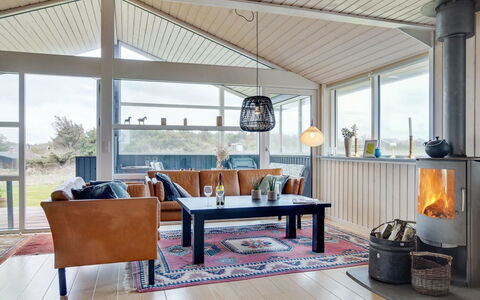 Ailika - 300M from the Sea: Mueble, Diseño De Interiores, Madera, Sofá, Techo, Piso, Sala, Suelo, Casa, Encendiendo
