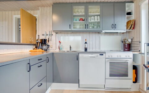 Ailika - 300M from the Sea: Cocina, Aparato De Cocina, Electrodoméstico, Mostrador, Piso, Gabinetes, Madera, Diseño De Interiores, Fregadero, Mueble