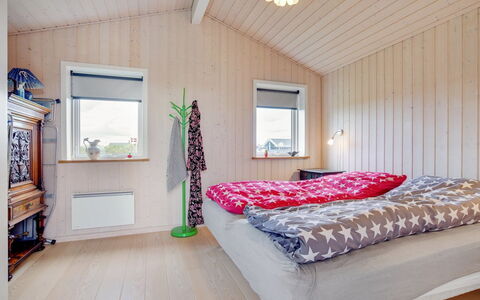 Ailika - 300M from the Sea: Habitación, Diseño De Interiores, Madera, Techo, Mueble, Cama, Casa, Lecho, Habitación, Sábana