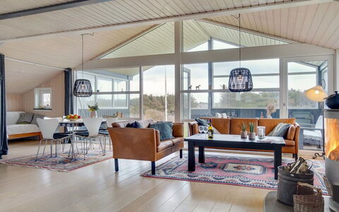 Ailika - 300M from the Sea: Mueble, Diseño De Interiores, Sofá, Madera, Sala, Piso, Techo, Suelo, Habitación
