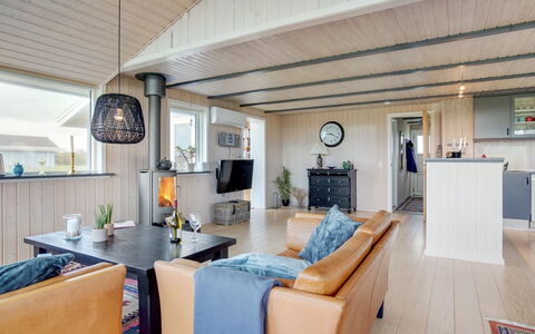 Ailika - 300M from the Sea: Madera, Piso, Suelo, Techo, Diseño De Interiores, Mueble, Sala, Sofá, Casa, Suelos De Madera