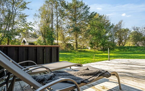 Emeli - 1.3Km from the Sea: Casa, Casa, Puerta, Techo, Cabaña, Inmuebles, Jardín, Sombra, Vía Muerta, Yarda