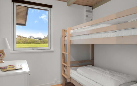 Benda - 348M from the Sea: Madera, Litera, Habitación, Cama, Marco De La Cama, Casa, Manchas De Madera, Madera Dura, Dormitorio, Lecho