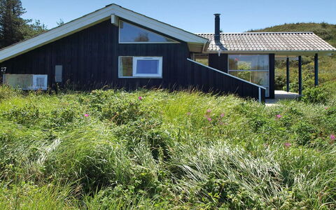 Wilma - 400M from the Sea: Madera, Techo, Arquitectura, Casa, Casa, Cabaña, Vía Muerta, Madera Dura, Pendiente, Inmuebles