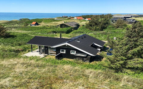 Wilma - 400M from the Sea: Madera, Techo, Arquitectura, Casa, Casa, Cabaña, Vía Muerta, Madera Dura, Pendiente, Inmuebles