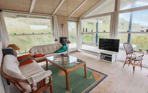Wilma - 400M from the Sea: Madera, Techo, Arquitectura, Casa, Casa, Cabaña, Vía Muerta, Madera Dura, Pendiente, Inmuebles