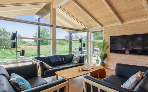 Heriest - 1.2Km from the Sea: Madera, Diseño De Interiores, Techo, Sofá, Piso, Casa, Sala, Habitación, Madera Dura