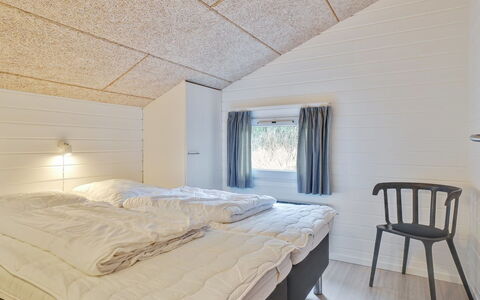 Riika - 425M from the Sea: Madera, Techo, Habitación, Lecho, Sábana, Cama, Madera Dura, Tablón, Marco De La Cama, La Luz Del Día