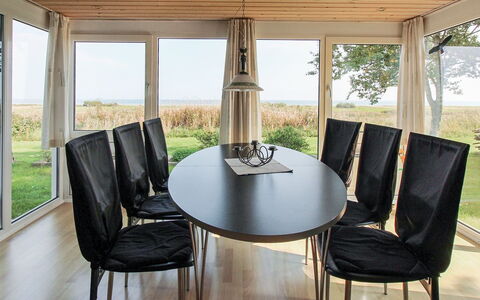 Isalie - 200M from the Sea: Mueble, Diseño De Interiores, Silla, Piso, Madera, Suelo, Mesa, Comedor, Cocina Y Comedor Mesa, Techo