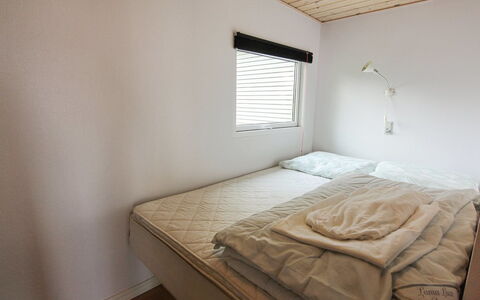 Isalie - 200M from the Sea: Pared, Suelo, Madera, Habitación, Piso, Cama, Diseño De Interiores, Sábana, Lecho, Techo