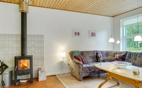 Maksimilian - 1.5Km from the Sea: Piso, Diseño De Interiores, Mueble, Madera, Suelo, Techo, Hogar, Encendiendo, Habitación, Sala