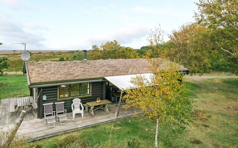 Gorjan - 300M from the Sea: Cabaña, Casa, Techo, Área Rural, Casa, El Terreno Del Lote, Casa De Campo, Porche, Sombra, Jardín