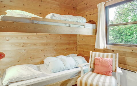 Gorjan - 300M from the Sea: Mueble, Cama, Habitación, Litera, Diseño De Interiores, Madera, Piso, Suelo, Techo, Sábana