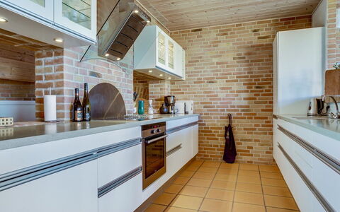 Solvej - 120M from the Sea: Cocina, Pared, Diseño De Interiores, Piso, Madera, Mostrador, Mueble, Gabinetes, Techo, Suelo