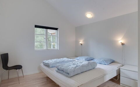 Beka - 500M from the Sea: Madera, Techo, Diseño De Interiores, Suelo, Piso, Habitación, Cama, Casa, Habitación, Mueble