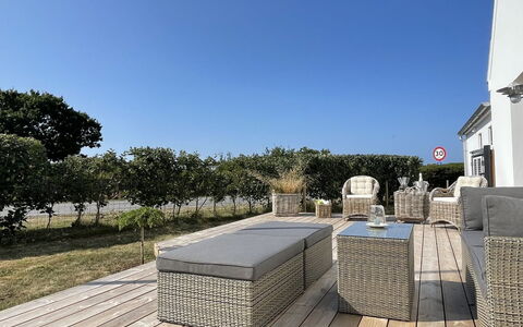 Eivi - 150M from the Sea: Cabaña, Cobertizo, \Choza, Casa De Campo, Pradera, Choza, Granero, Cuarto De Troncos, Edificios Del Jardín