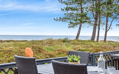 Djuna - 200M from the Sea: Mueble, Mueble Para Exteriores, Silla, Mesa, Mesa Al Aire Libre, Mar, Oceano, Costa, Sombra, Cubierta