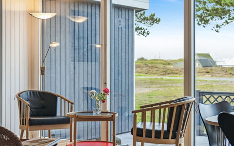 Djuna - 200M from the Sea: Mueble, Diseño De Interiores, Silla, Mesa, Suelo, Cocina Y Comedor Mesa, Comedor, Manchas De Madera, Madera Dura, Mesa De Café
