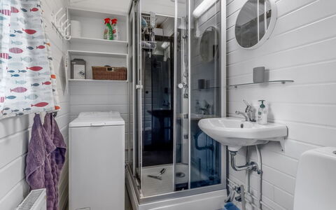 Ascen - 300M from the Sea: Arreglo De Tubería, Lavabo, Piso, Diseño De Interiores, Suelo, Grifo, Baño, Plomería, Habitación, Lavabo Del Baño