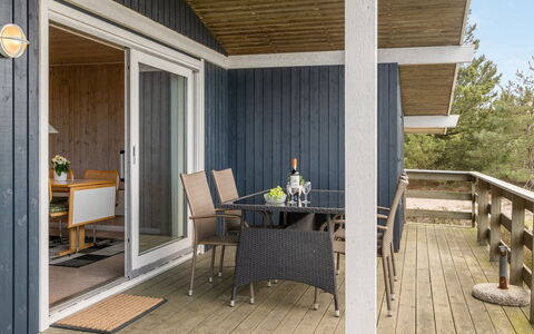 Arun - 150M from the Sea: Piscina, Mueble Para Exteriores, Mueble, Recurso, Losa, Eco Hotel, Sombra, Silla, Ocio, Inmuebles