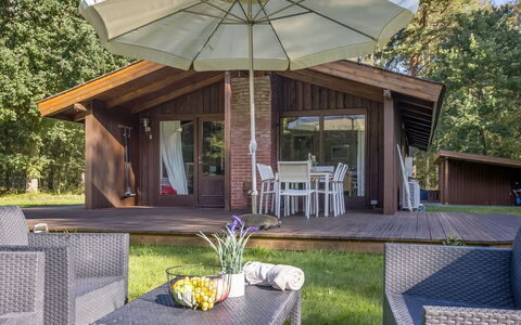 Thorger - 5Km from the Sea: Madera, Casa, Porche, Cubierta, Madera Dura, Techo, Manchas De Madera, Suelos De Madera, Eco Hotel