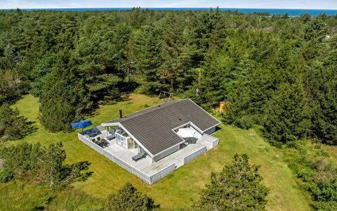 Imka - 900M from the Sea: Madera, Techo, Arquitectura, Casa, Casa, Cabaña, Vía Muerta, Madera Dura, Pendiente, Inmuebles