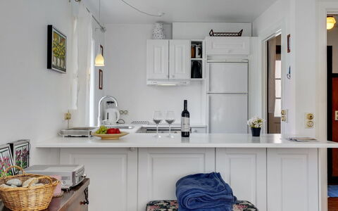 Ater - 800M from the Sea: Mueble, Diseño De Interiores, Gabinetes, Mostrador, Cocina, Piso, Aparato De Cocina, Encendiendo, Casa, Habitación
