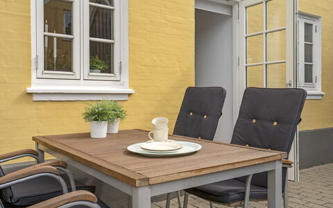 Stephie - 1.1Km from the Sea: Mueble, Mesa, Silla, Madera, Mueble Para Exteriores, Piso, Cocina Y Comedor Mesa, Mesa Al Aire Libre, Suelo, Comedor