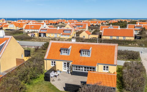 Hialmar - 400M from the Sea: Arquitectura, Techo, Casa, Material Compuesto, La Luz Del Día, Vía Muerta, Entrada De Coches