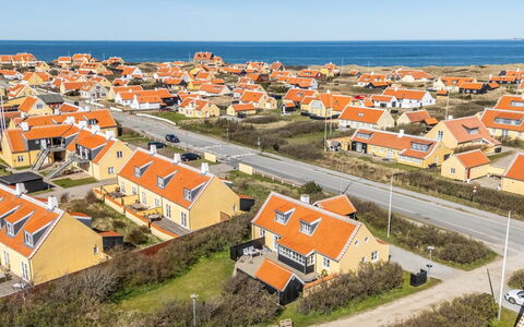 Hialmar - 400M from the Sea: Arquitectura, Techo, Casa, Material Compuesto, La Luz Del Día, Vía Muerta, Entrada De Coches
