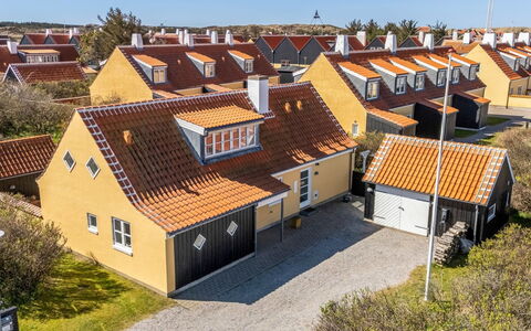 Hialmar - 400M from the Sea: Arquitectura, Techo, Casa, Material Compuesto, La Luz Del Día, Vía Muerta, Entrada De Coches