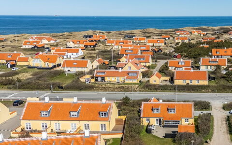 Hialmar - 400M from the Sea: Arquitectura, Techo, Casa, Material Compuesto, La Luz Del Día, Vía Muerta, Entrada De Coches