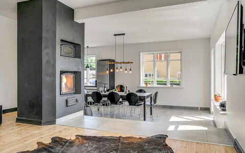 Sölve - 900M from the Sea: Piso, Diseño De Interiores, Suelo, Hogar, Mueble, Techo, Habitación, Sala, Estufa De Leña