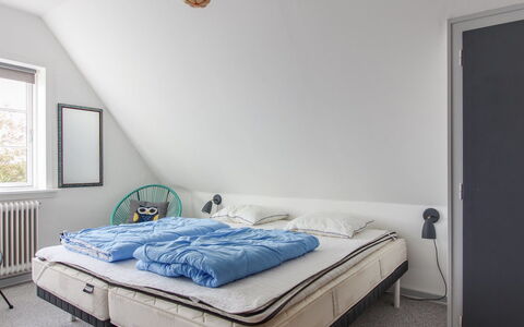 Borka - 150M from the Sea: Habitación, Mueble, Textil, Cama, Linos, Diseño De Interiores, Lecho, Sábana, Marco De La Cama, Habitación